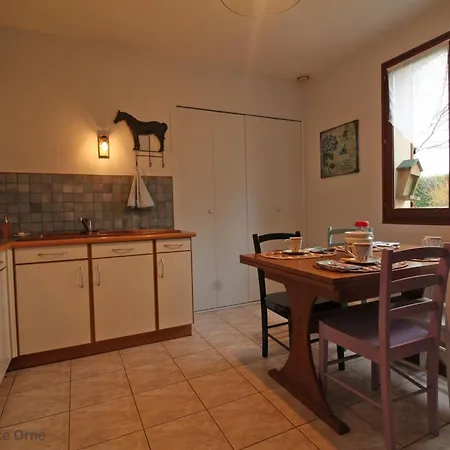 Дом отдыха Familiale Avec Jardin, Proche Du Haras Du Pin, Calme Et Agreable - Fr-1-497-173 Le Merlerault